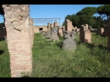 07607 ostia - regio i - insula xiii - molino (i,xiii,4) - raum 8a - ri osten - suedseite.jpg